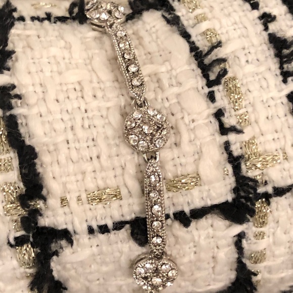 Faux diamond necklace that is stunning on. Looks real - Picture 2 of 8